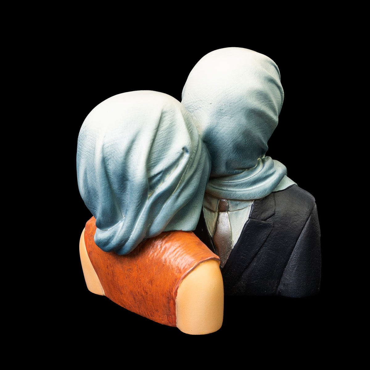 René Magritte Figurine : The lovers (1928), detail 4